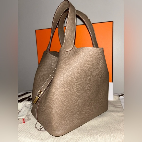 🌟SOLD🌟NEW! NIB HERMES Picotin Lock 22 Etoupe Clemence Gold Hardware *2023* - Picture 5 of 12
